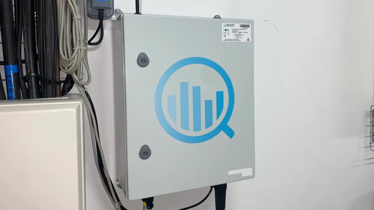 Un sous-compteur électrique connecté installé dans une usine