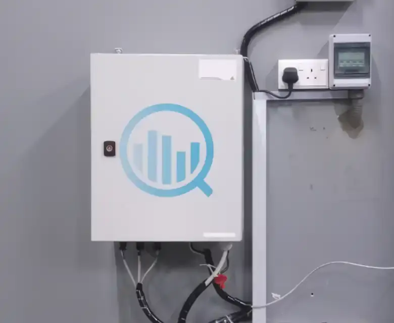 Un sous-compteur d'eau en situation dans une usine